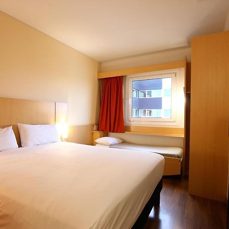 Ibis Buenos Aires Obelisco Hotel Exterior photo