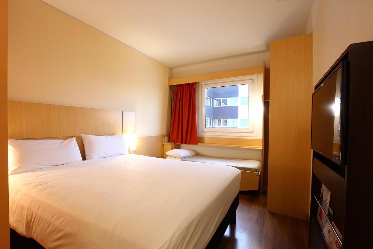 Ibis Buenos Aires Obelisco Hotel Exterior photo