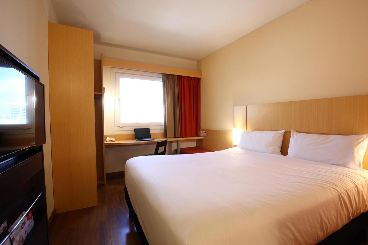 Ibis Buenos Aires Obelisco Hotel Exterior photo