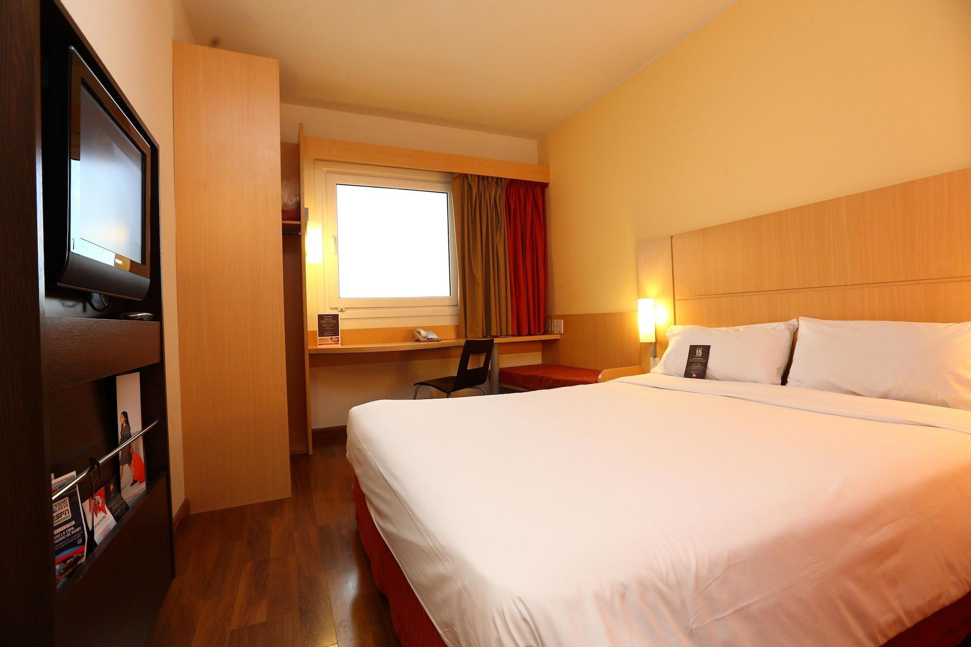 Ibis Buenos Aires Obelisco Hotel Exterior photo