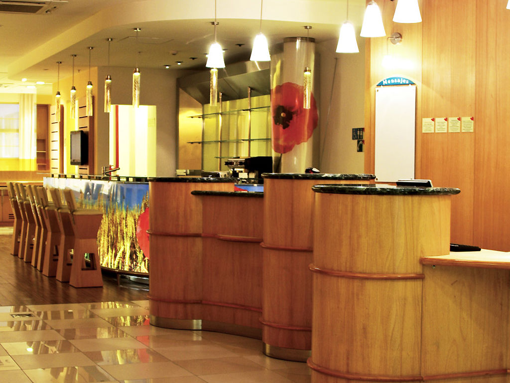 Ibis Buenos Aires Obelisco Hotel Exterior photo